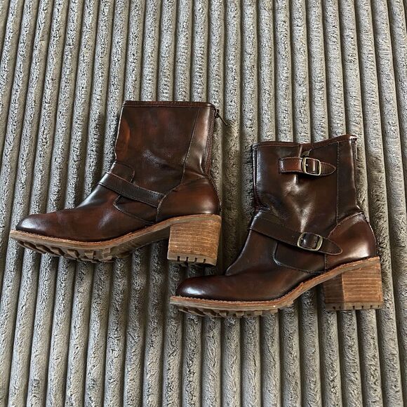 ROCKETDOG Leather Retro Style Ankle Boots With Buckles Brown Women US 9 M - Picture 3 of 16